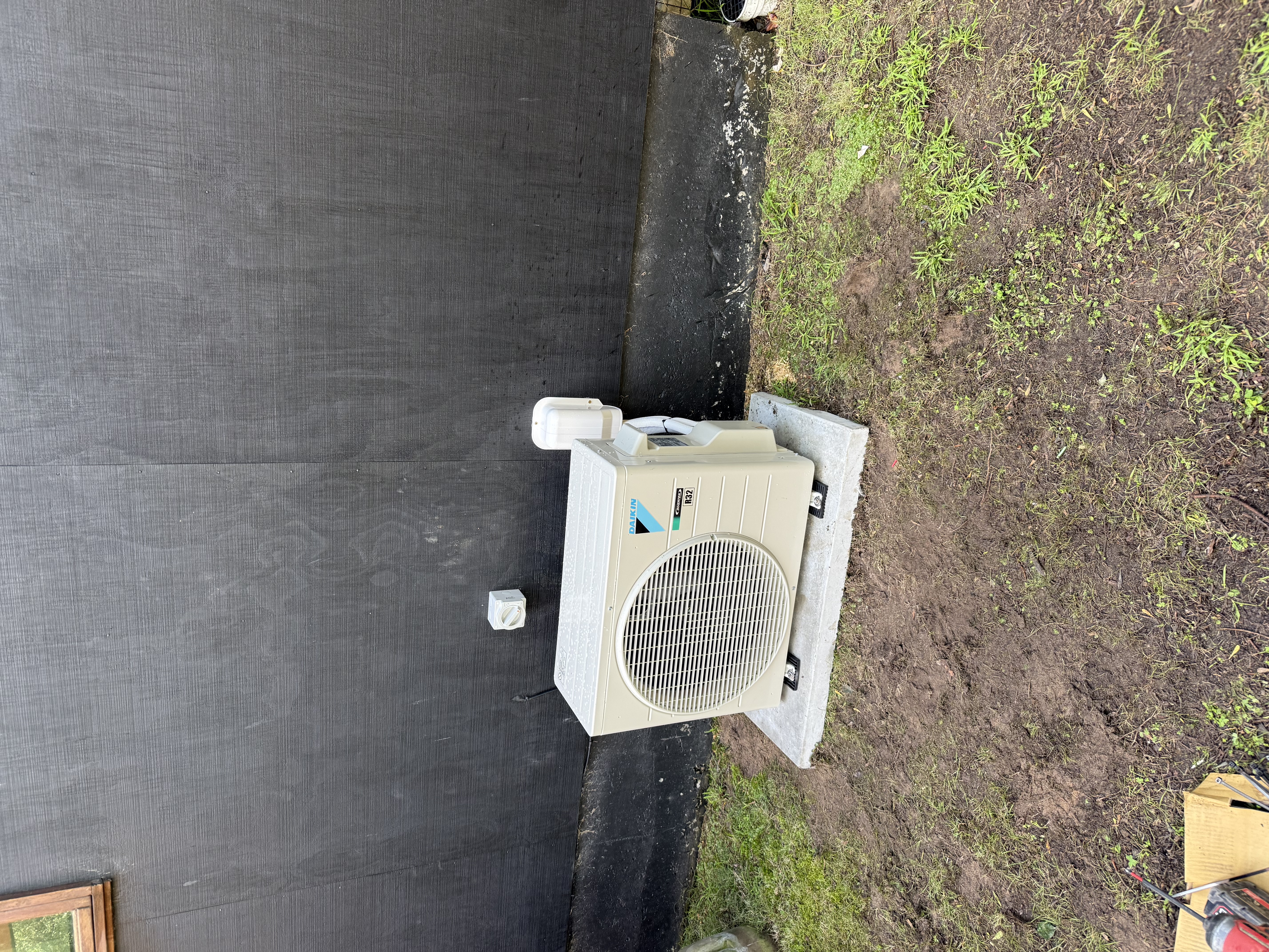 Daikin R32 install