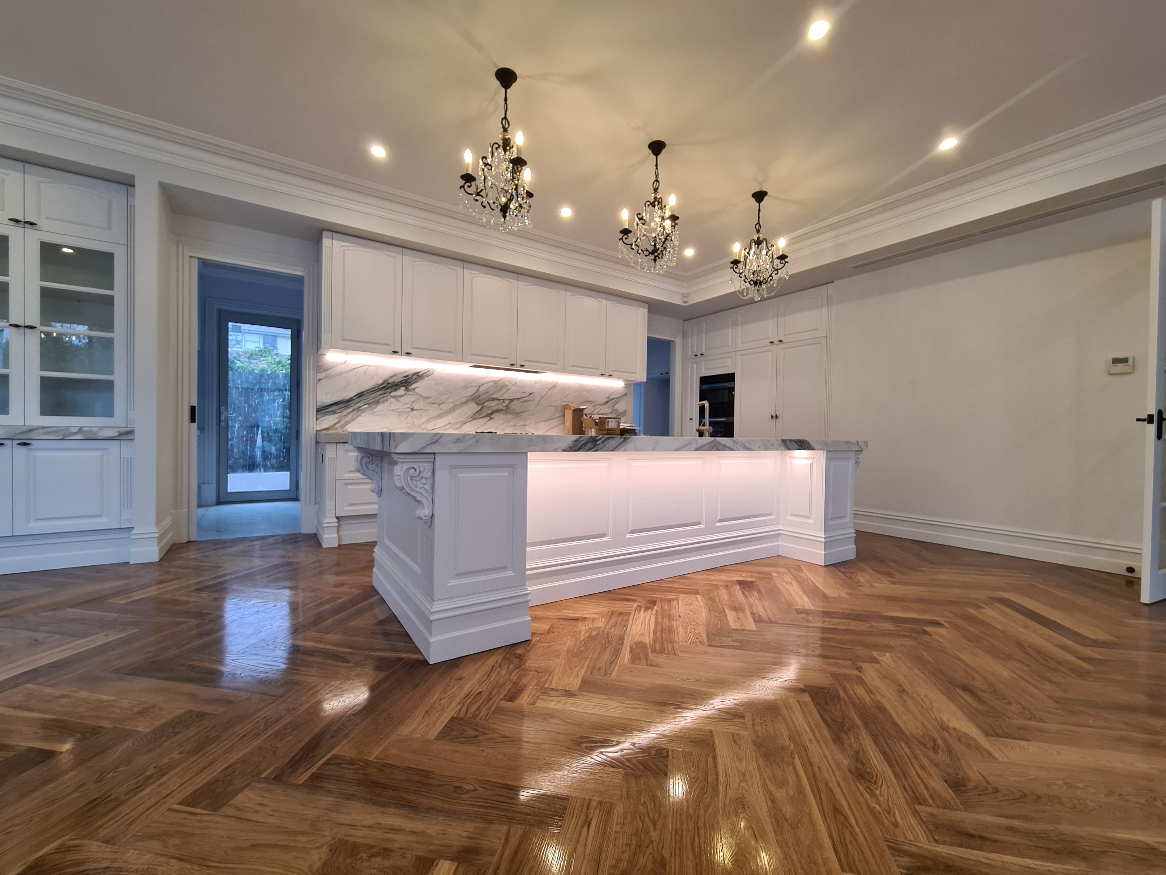 Luxury kitchen lighting fit-out